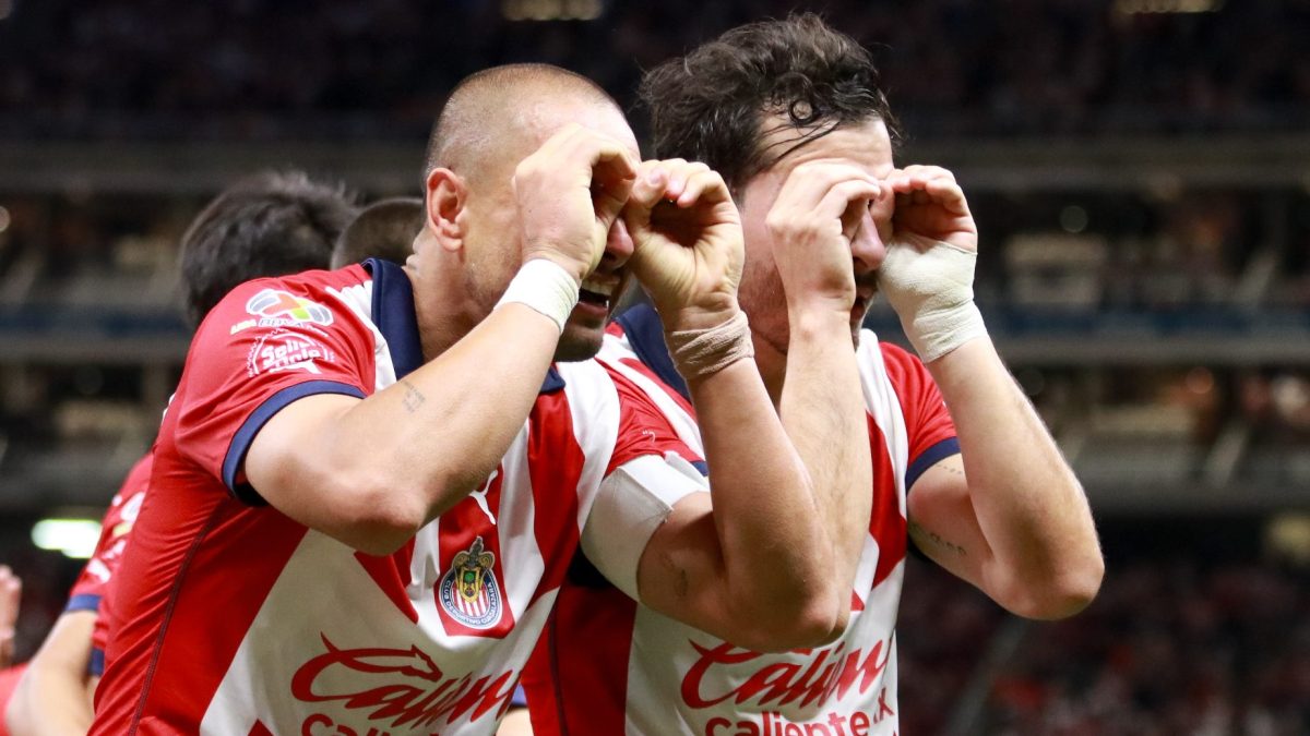 chivas-new-jersey-chicharito-mozo