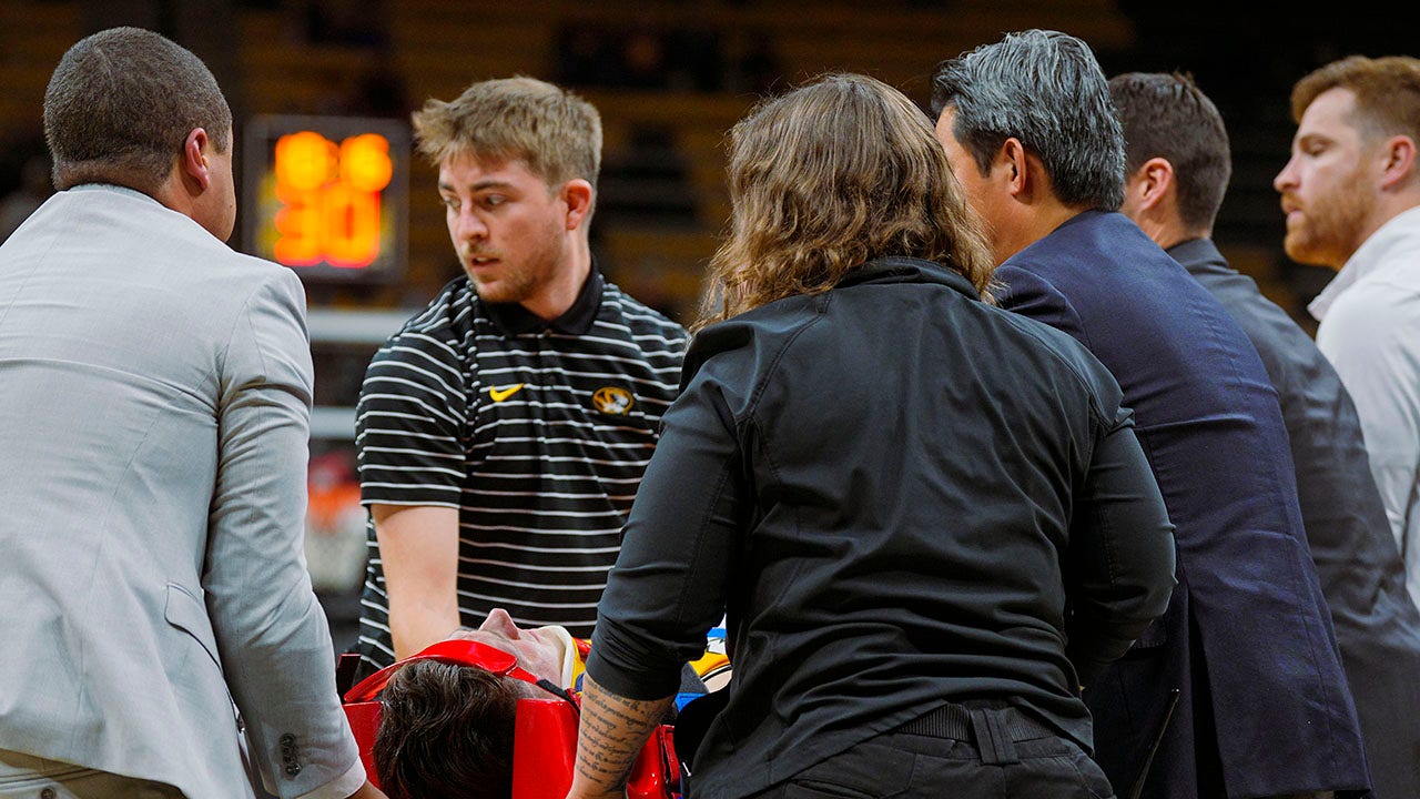 missouri-basketball-stretcher-incident