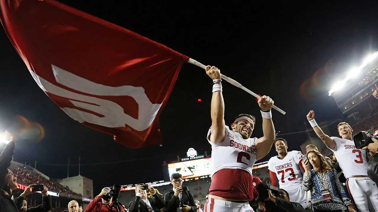 baker-mayfield-college-football-flag-planting