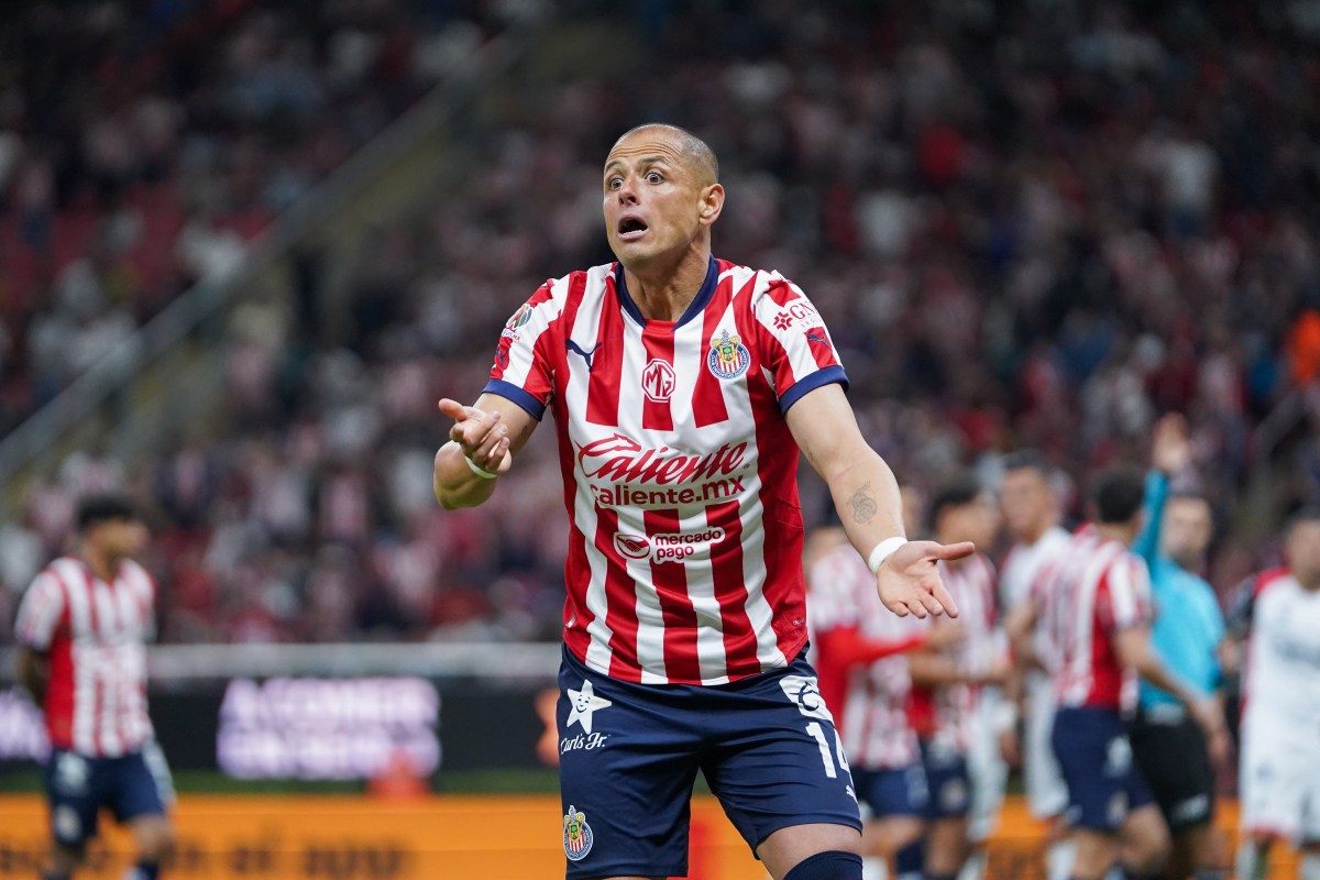 chicharito-preseason-setback-chivas