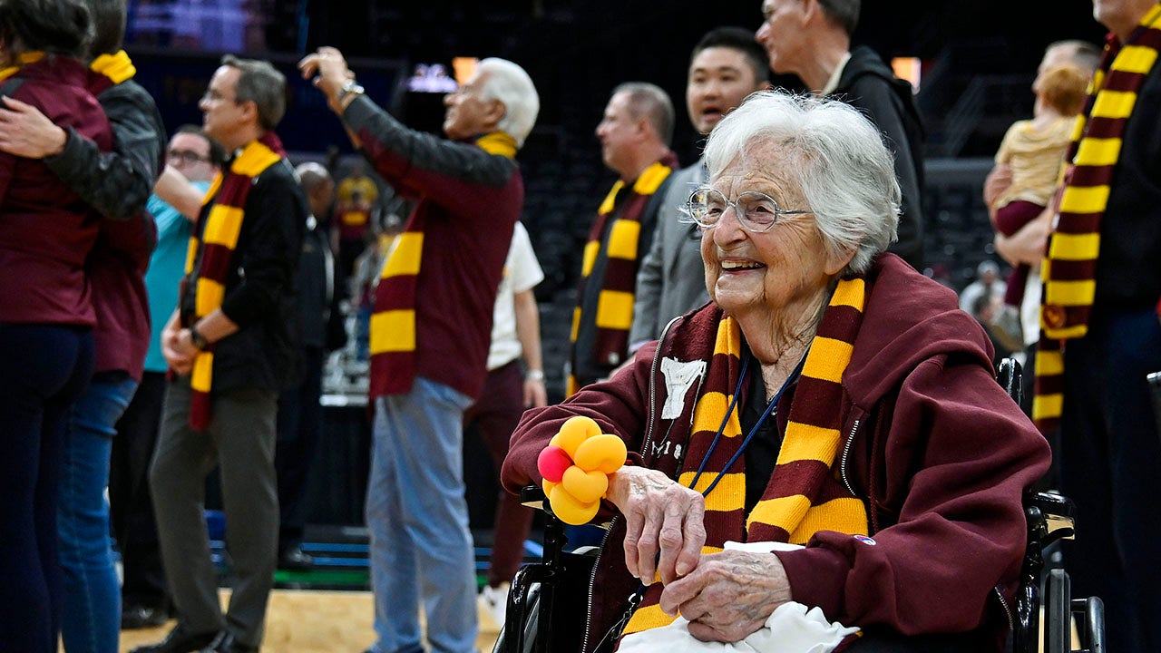 loyola-chicago-basketball-sister-jean-apology