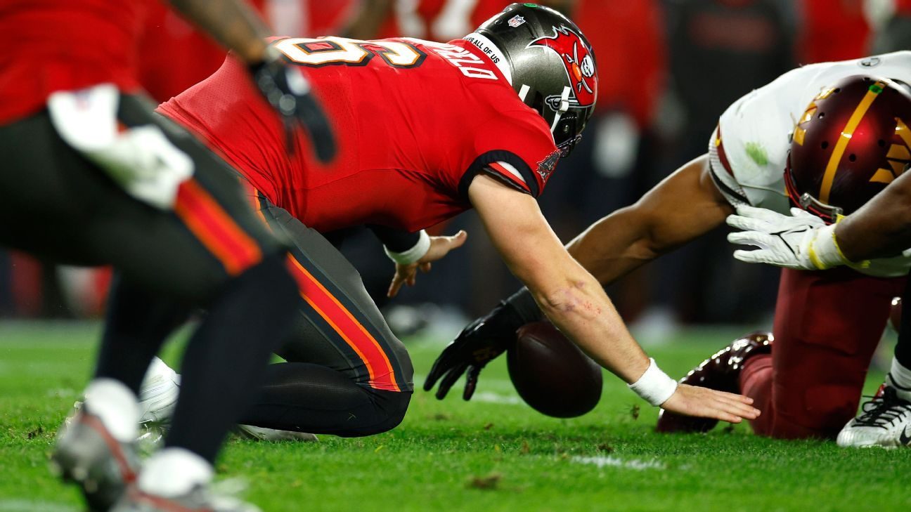 baker-mayfield-fumble-bucs-season