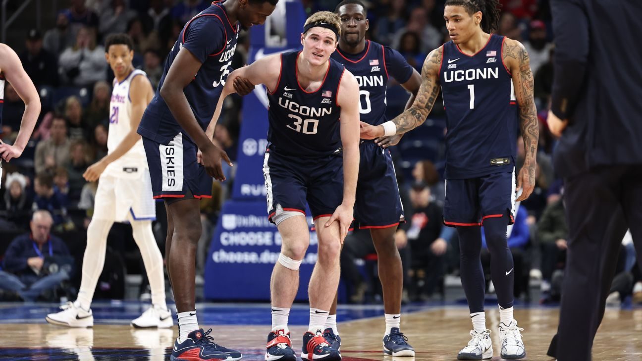 liam-mcneeley-uconn-basketball-injury