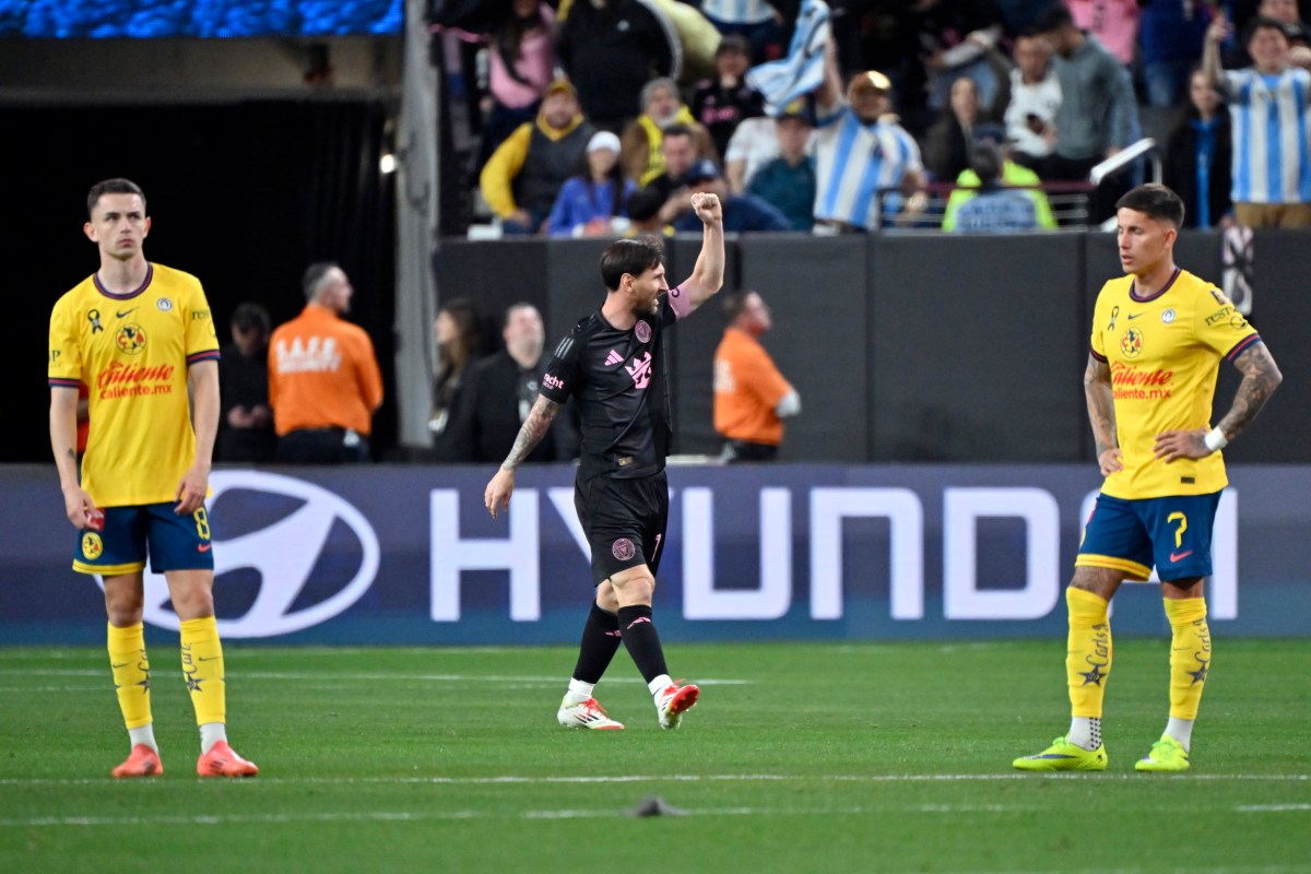 lionel-messi-mexican-fans-goal-celebration