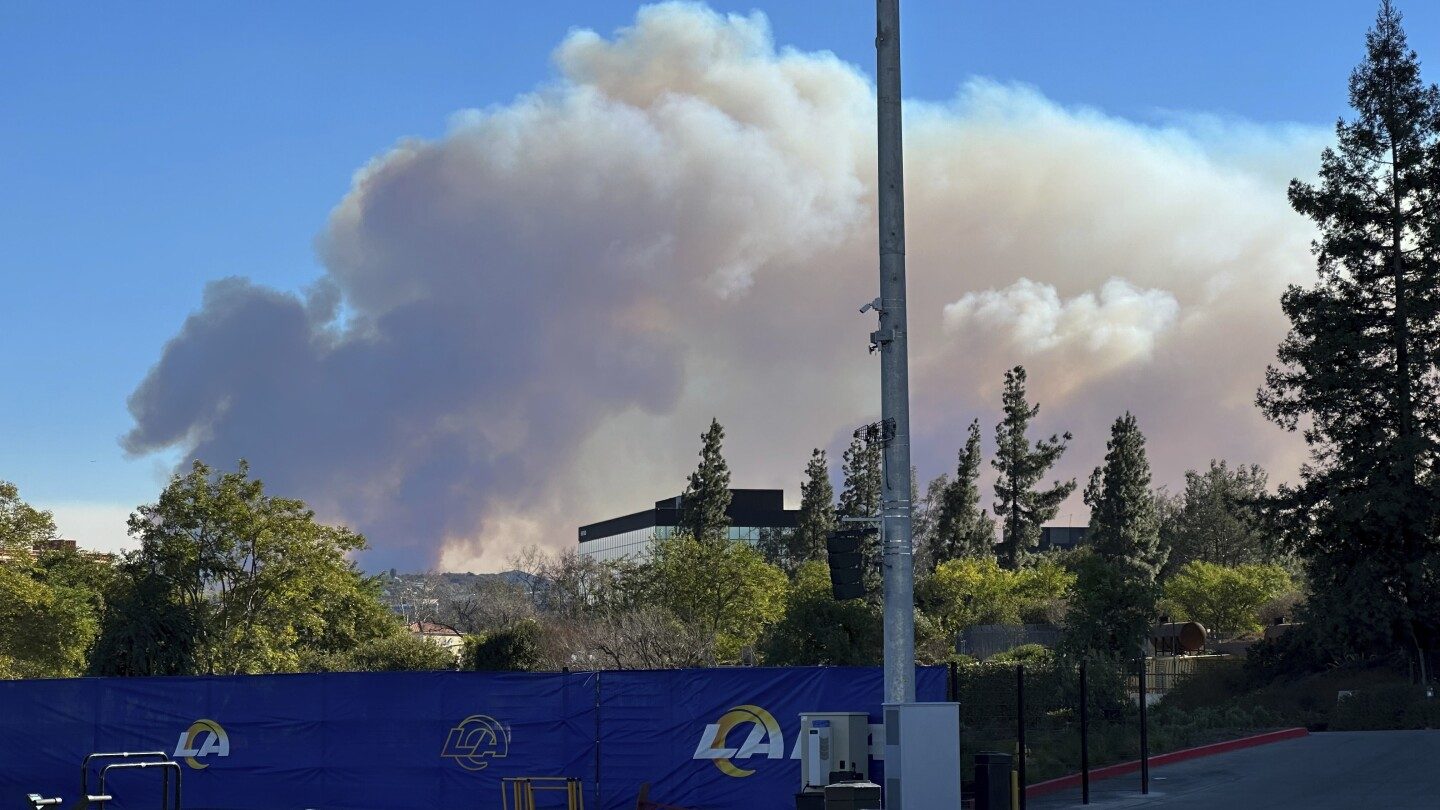 nfl-vikings-rams-playoff-wildfires
