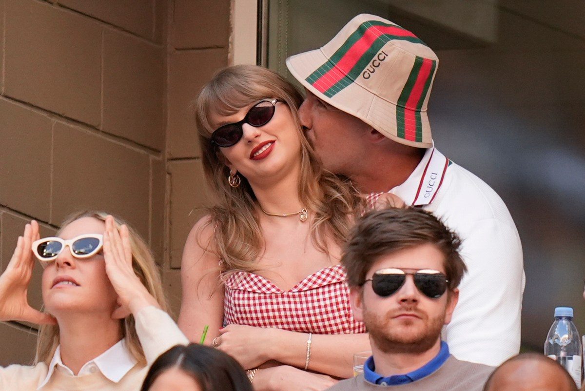 travis-kelce-taylor-swift-playoffs