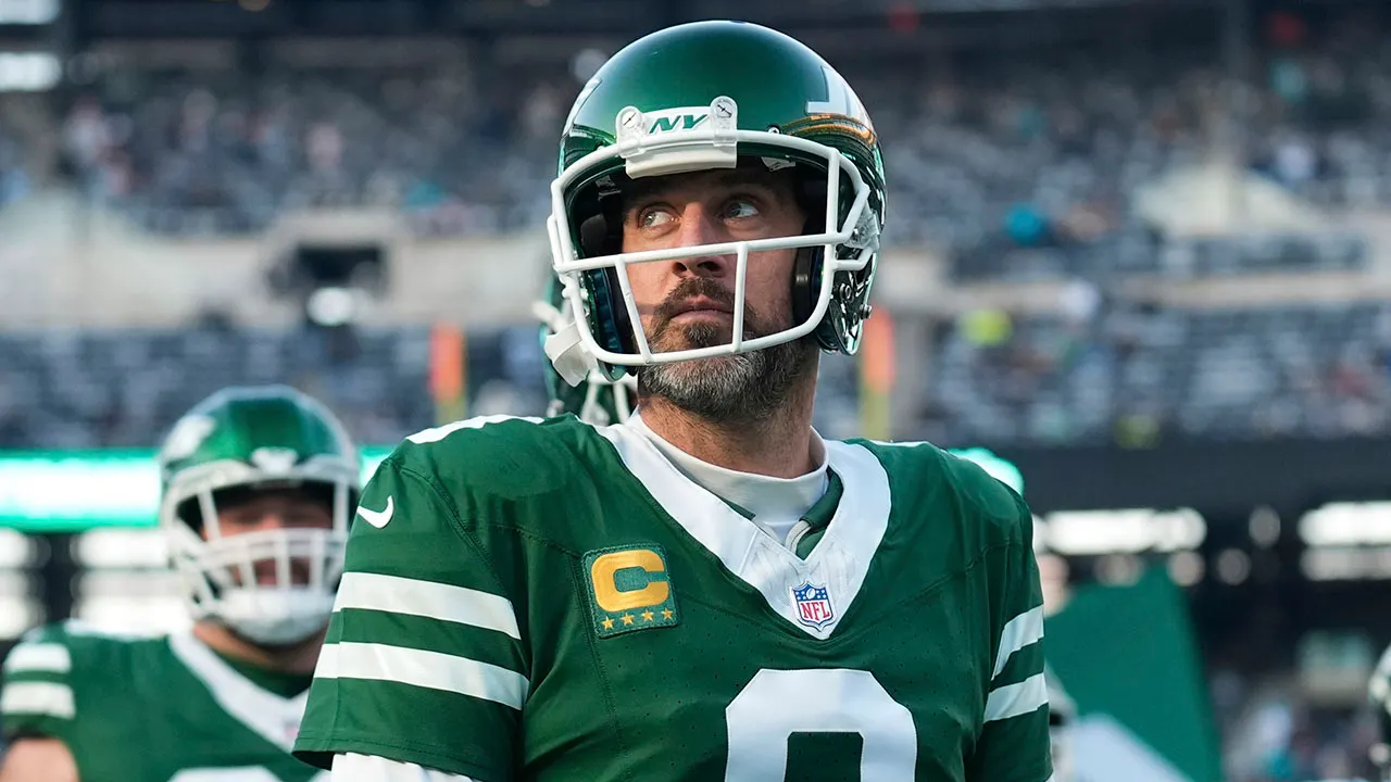 aaron-rodgers-nfl-team-speculation