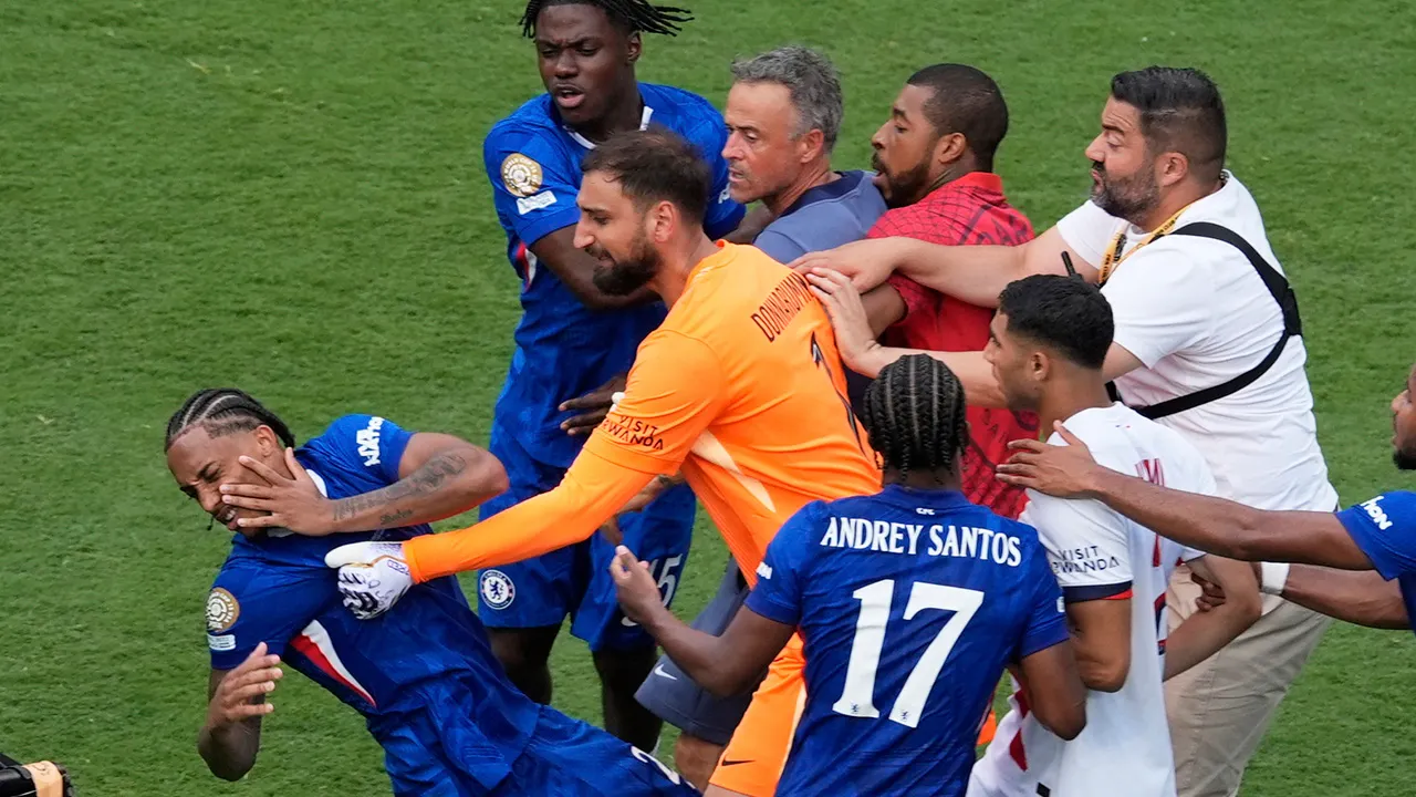 fifa-club-world-cup-players-brawl