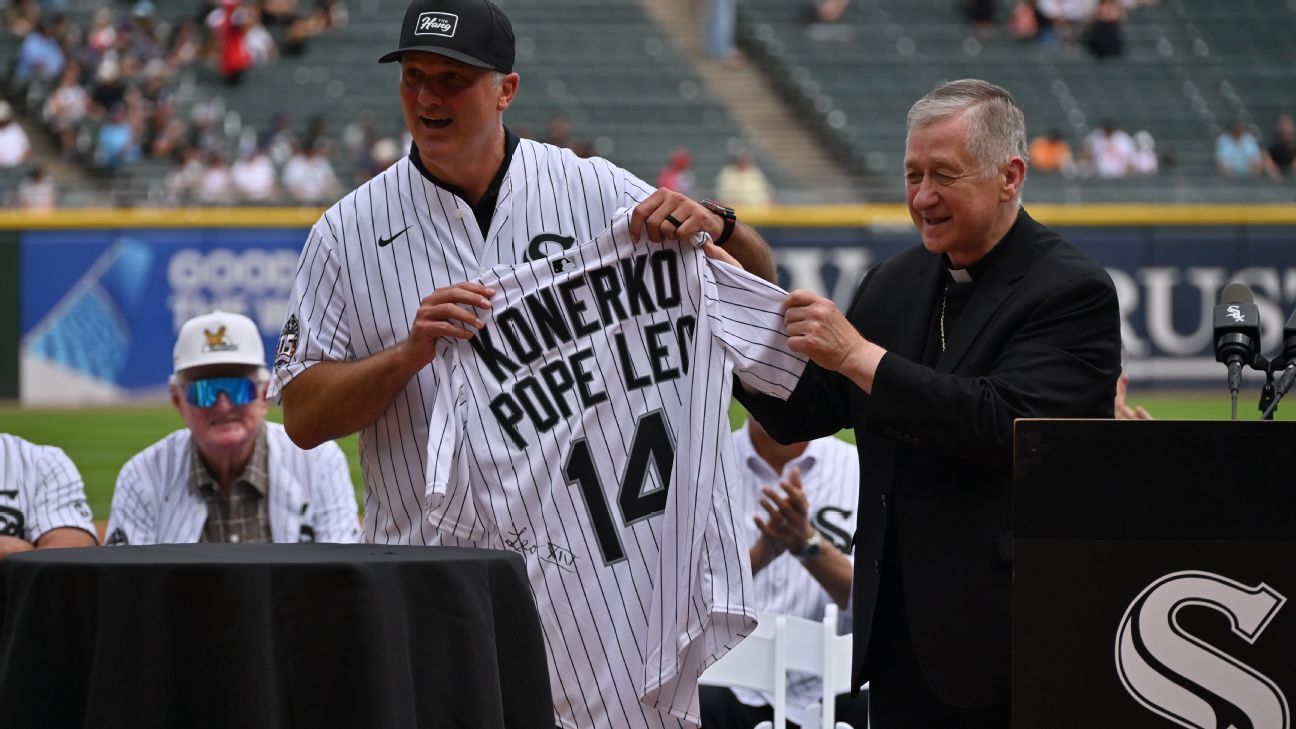 paul-konerko-pope-leo-xiv-gift