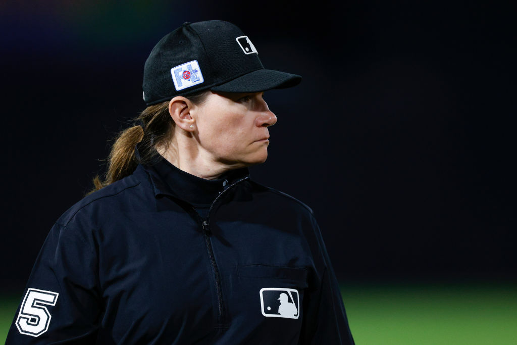 jen-pawol-first-female-umpire