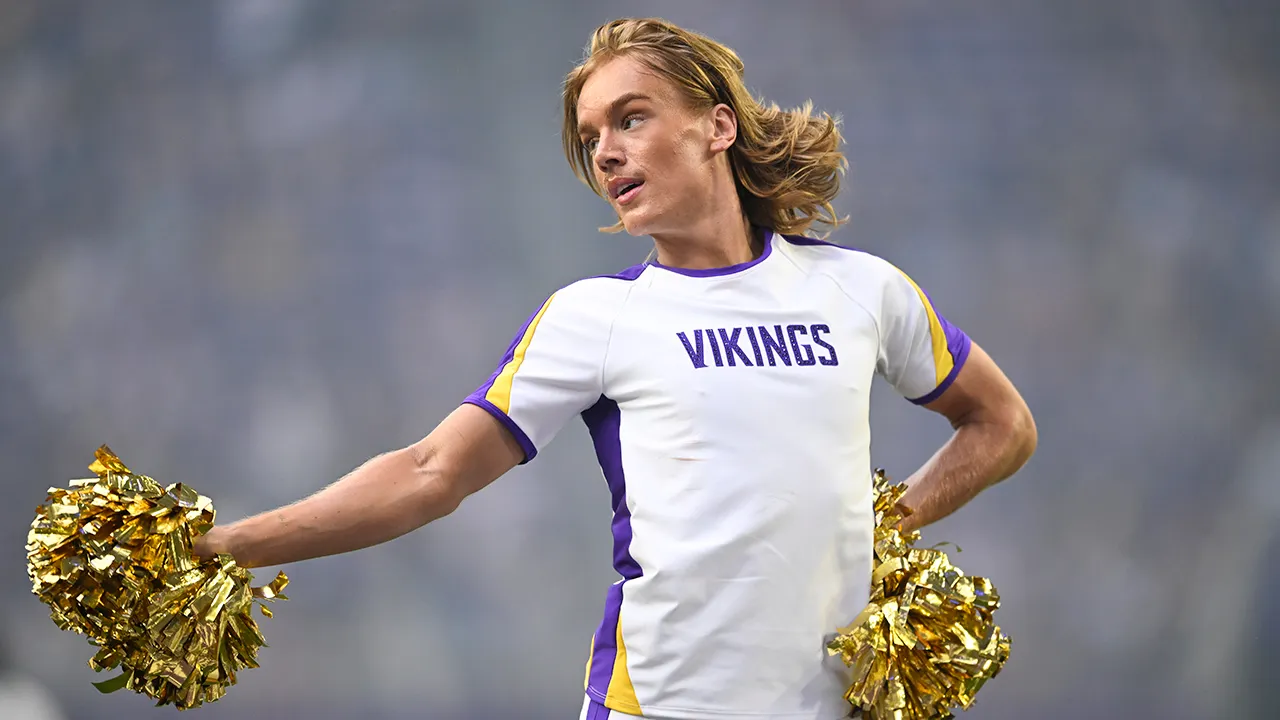 vikings-male-cheerleaders-response